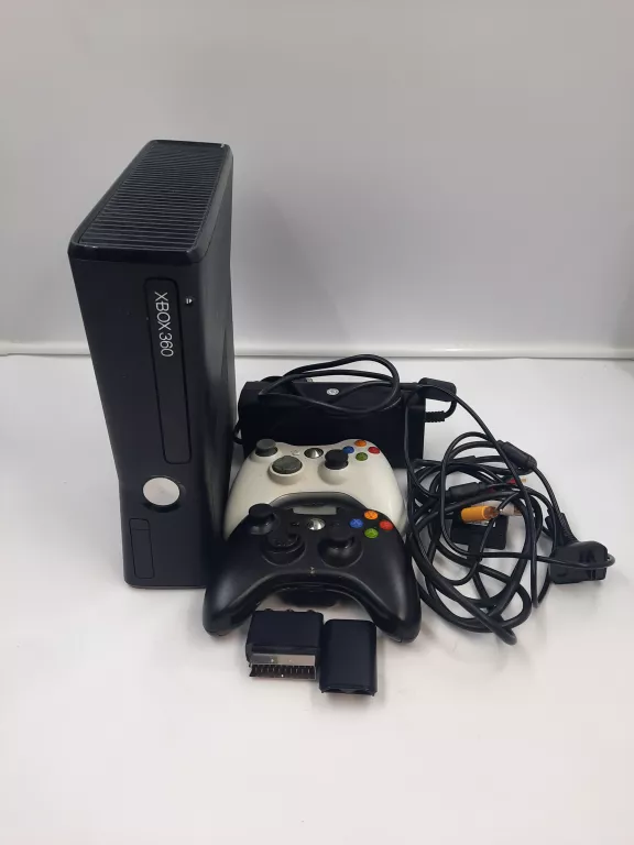 KONSOLA XBOX 360 S / 250GB / MOD.1439 KINECT