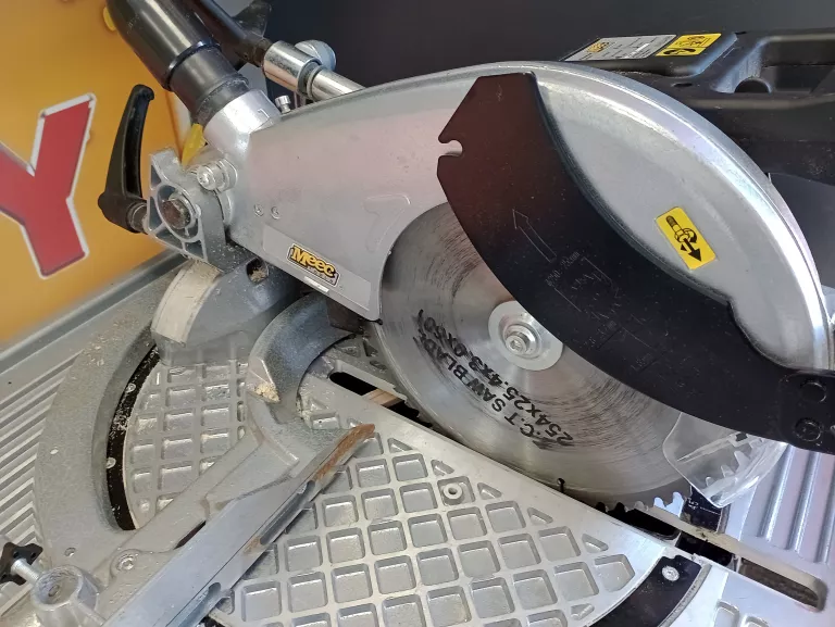 PILARKA TARCZOWA MEEC TOOLS 242-167 1800W DUŻA