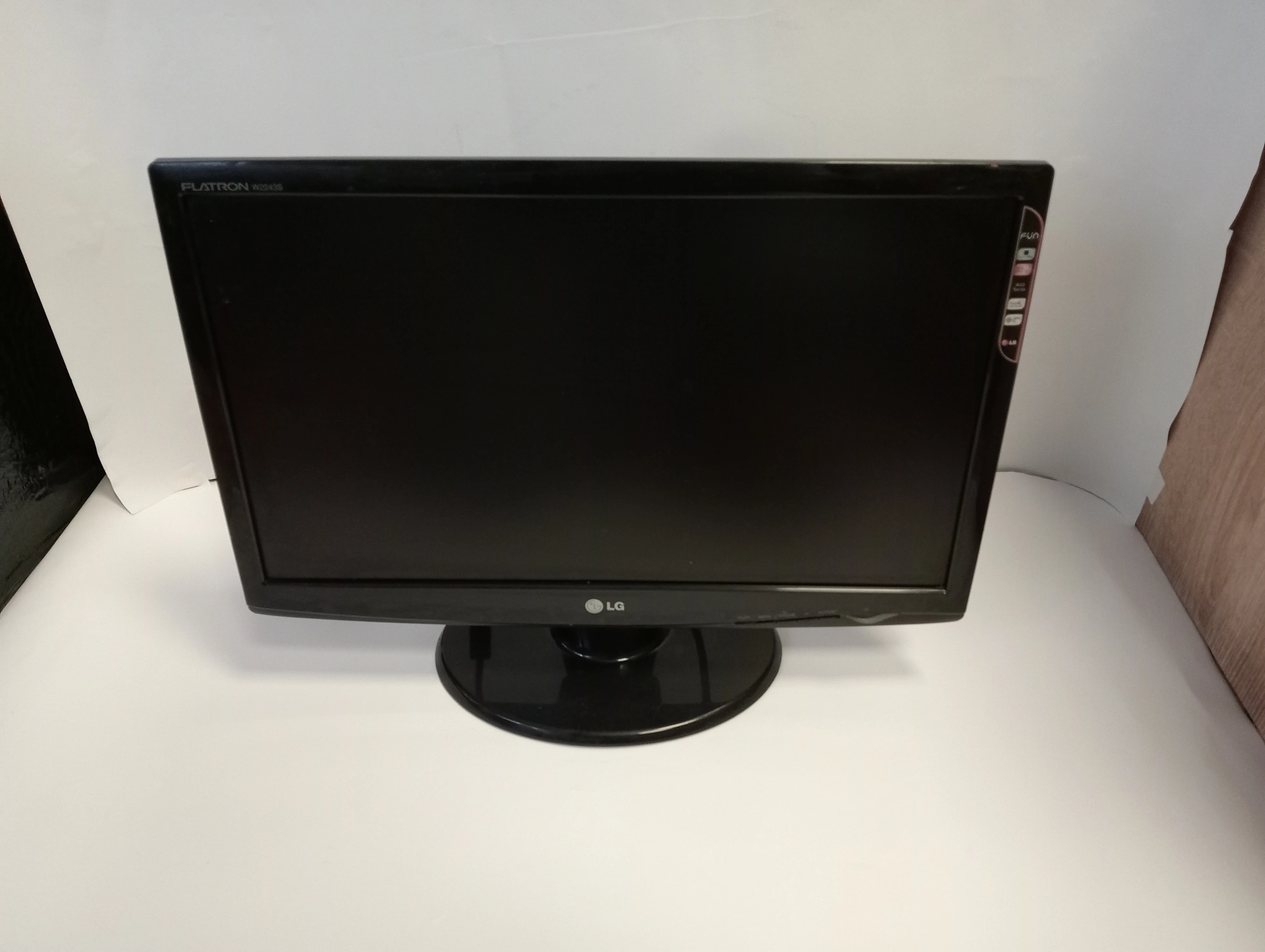 monitor-lg-flatron-w2243s-pf-stan-uzywany