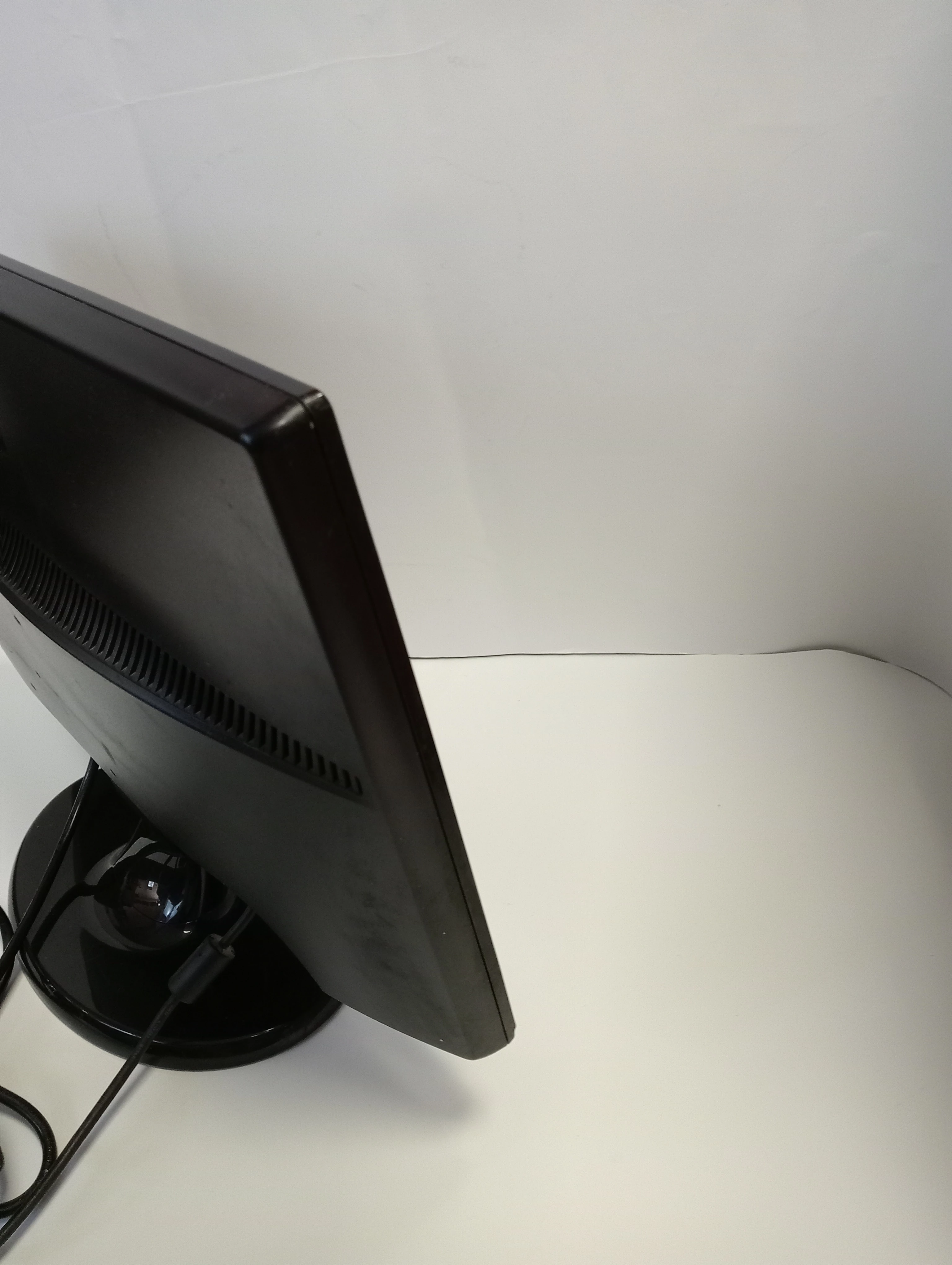 monitor-lg-flatron-w2243s-pf-przekatna-ekranu-cale-2200