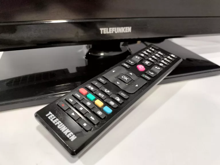 TELEWIZOR TELEFUNKEN XF22D101 22 CALE + PILOT