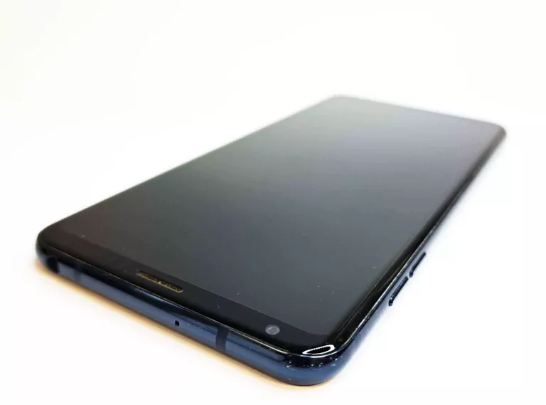 TELEFON LG V30 / PUDEŁKO