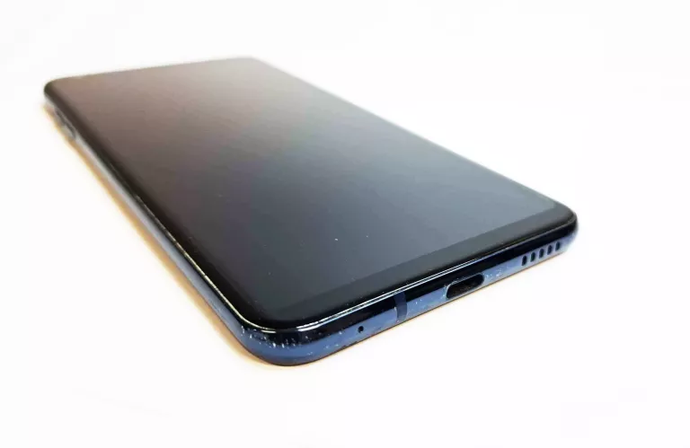 TELEFON LG V30 / PUDEŁKO