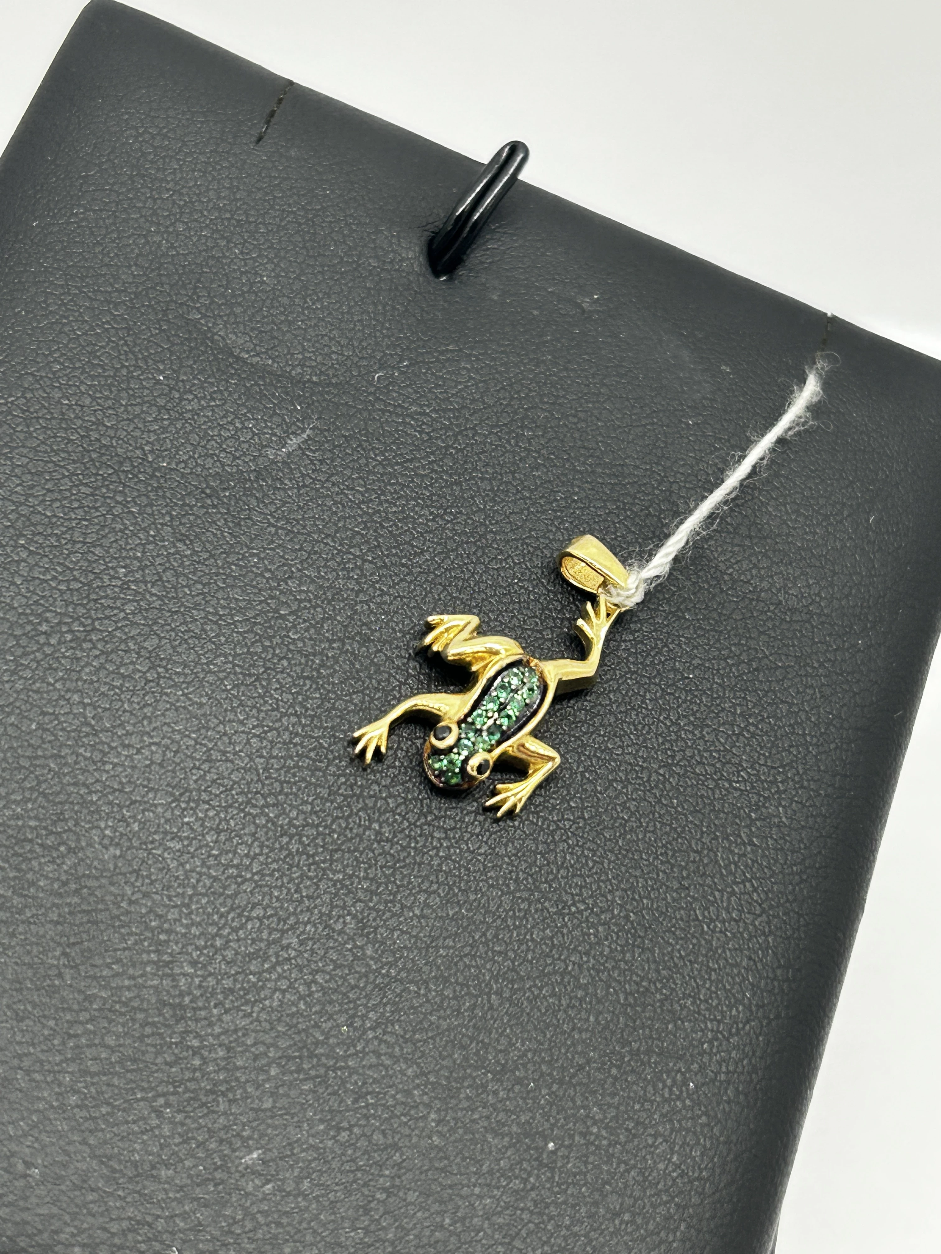 zlota-zawieszka-zabka-166g585-kamien-inny-kamien