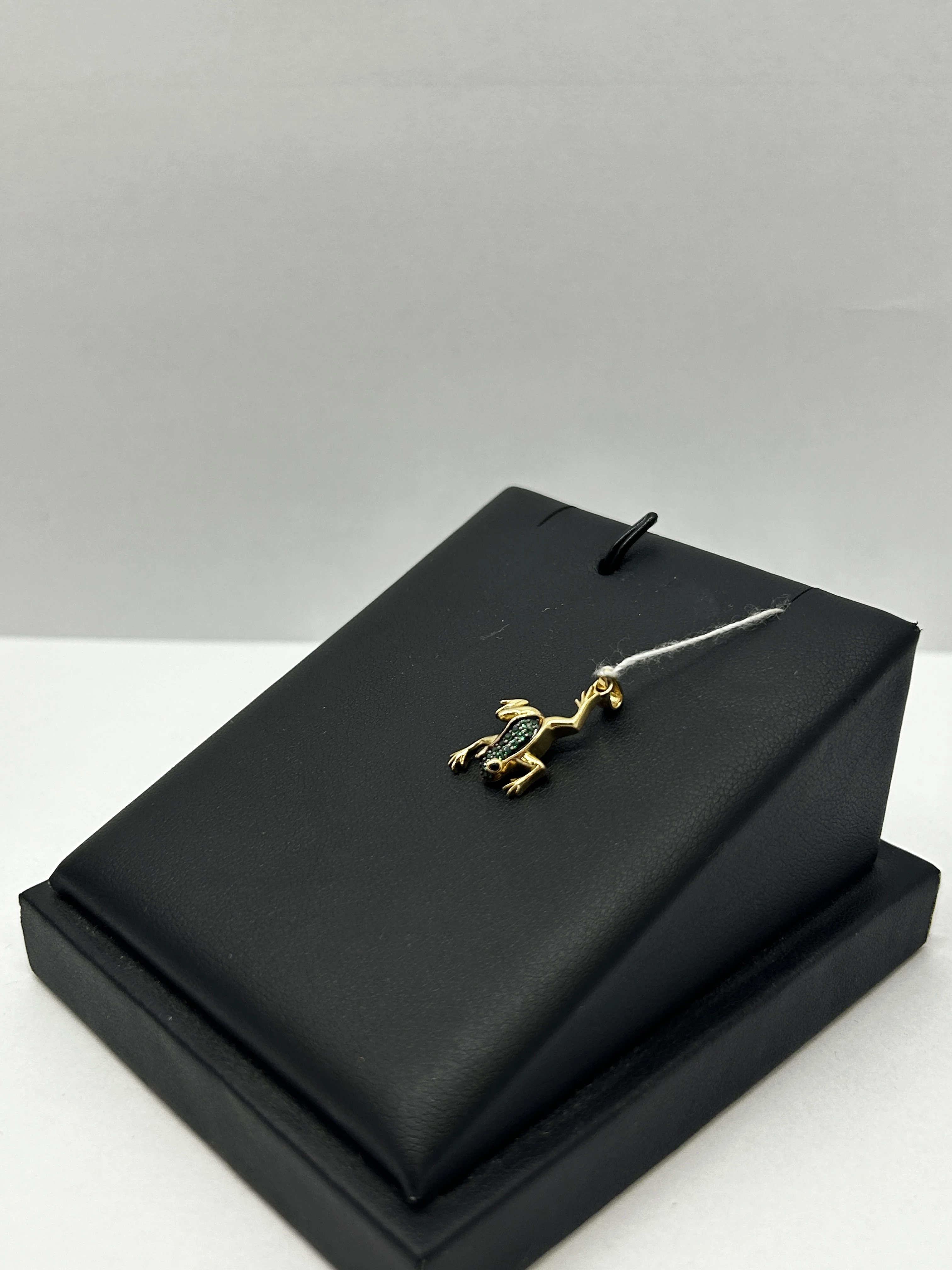 zlota-zawieszka-zabka-166g585-stan-uzywany