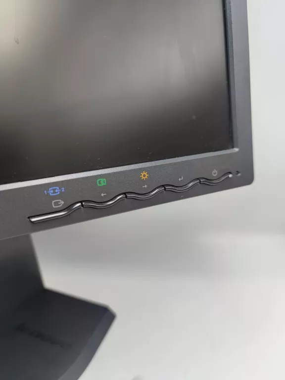MONITOR LCD LENOVO LT2452P