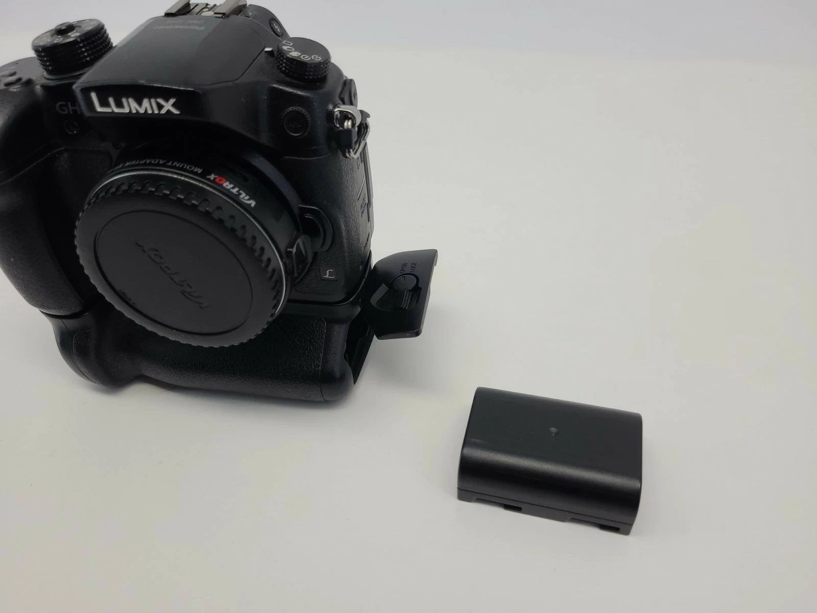 panasonic-lumix-dmc-gh4-body-adapter-viltrox-stan-uzywany