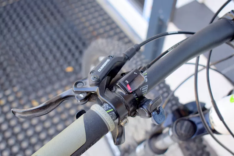 rower-mtb-shockblaze-r6-275-shimano-hydraulika-kolor-niebieski