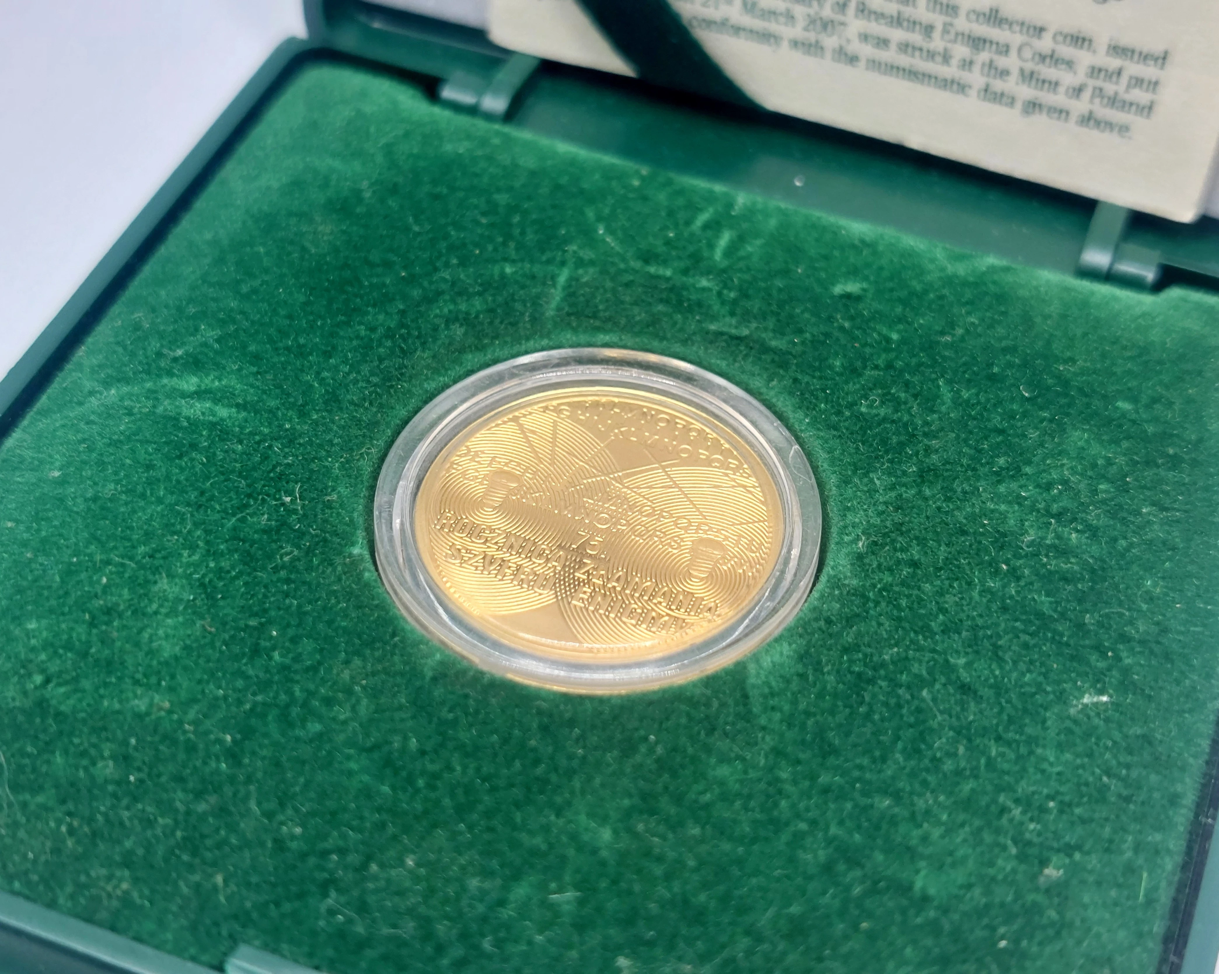 zlota-moneta-75-rocznica-zlamania-szyfru-enigmy-8g-proba-900