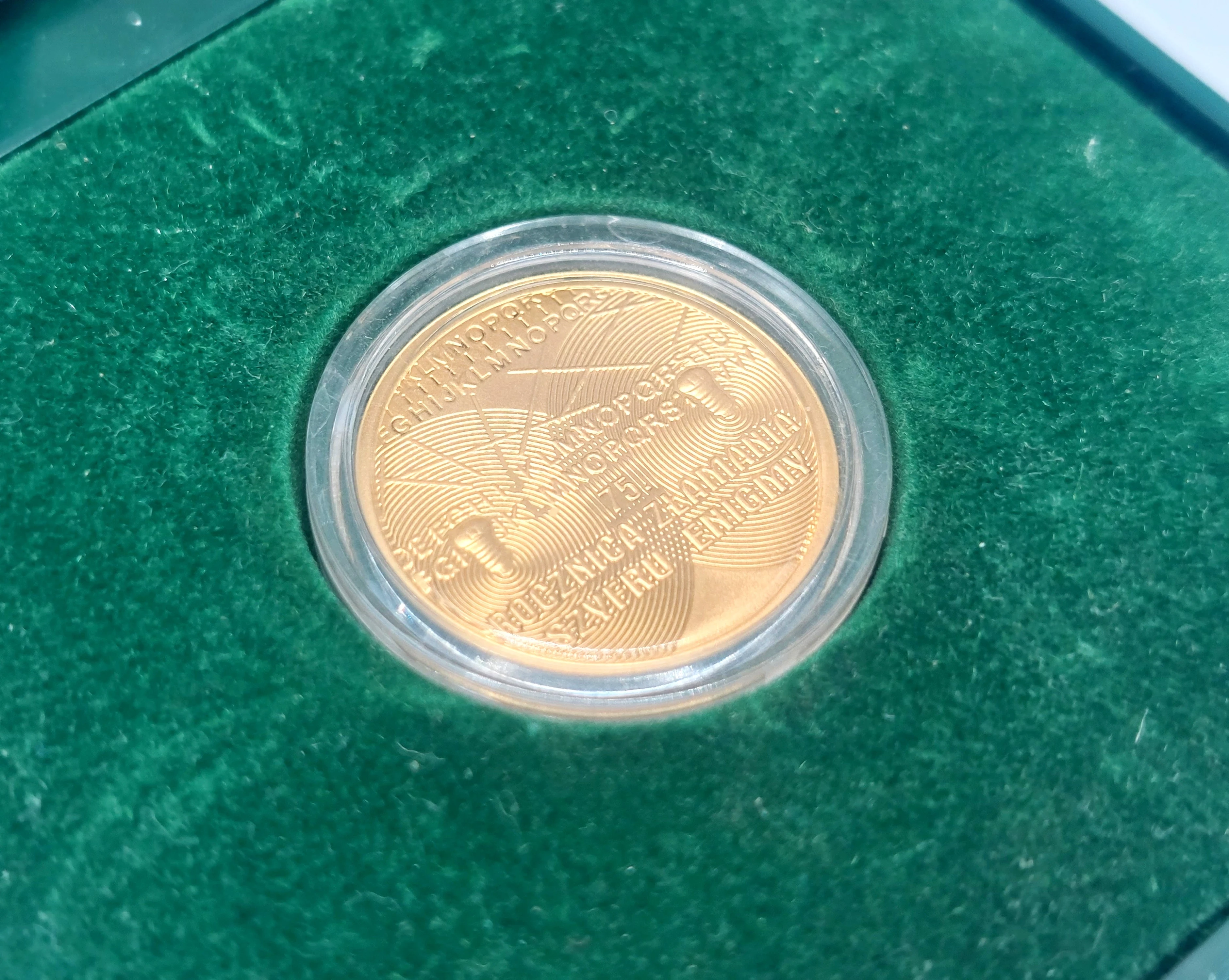 zlota-moneta-75-rocznica-zlamania-szyfru-enigmy-8g-masa-8