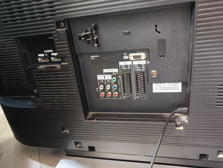 TELEWIZOR PANASONIC TX-32LX85P + PILOT