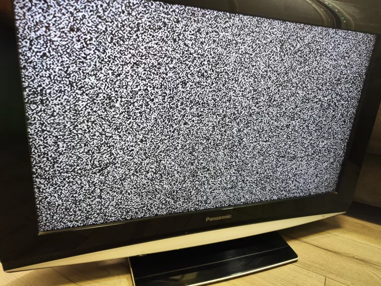 TELEWIZOR PANASONIC TX-32LX85P + PILOT