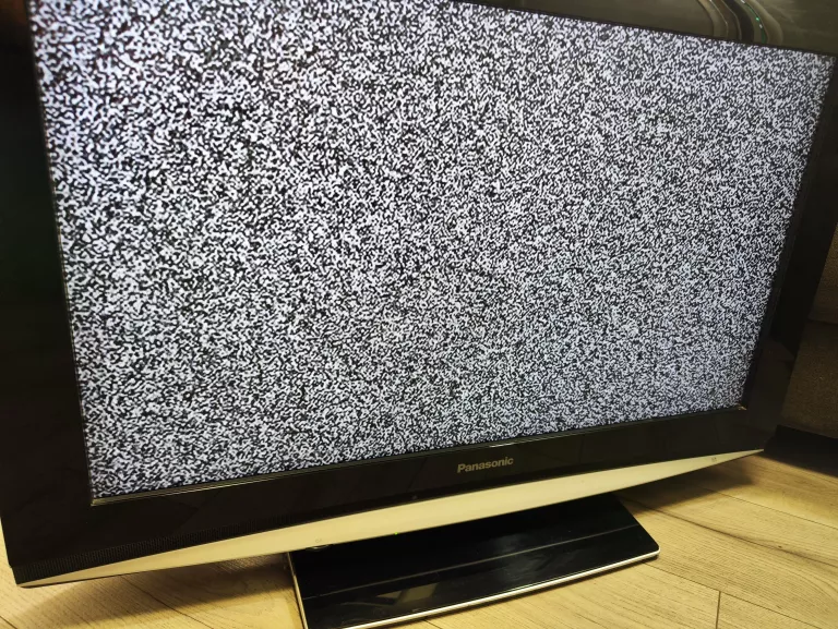 TELEWIZOR PANASONIC TX-32LX85P + PILOT