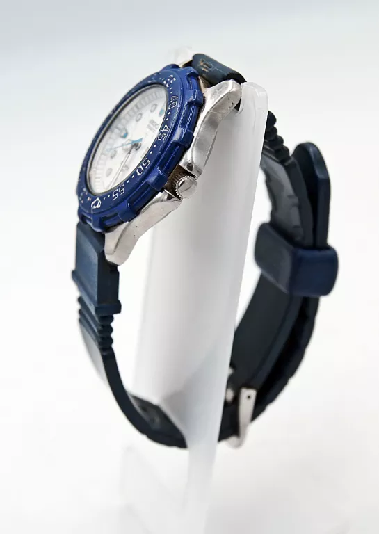 VINTAGE SEIKO DIVER SPORTS 150M BLUE BEZEL QUARTZ
