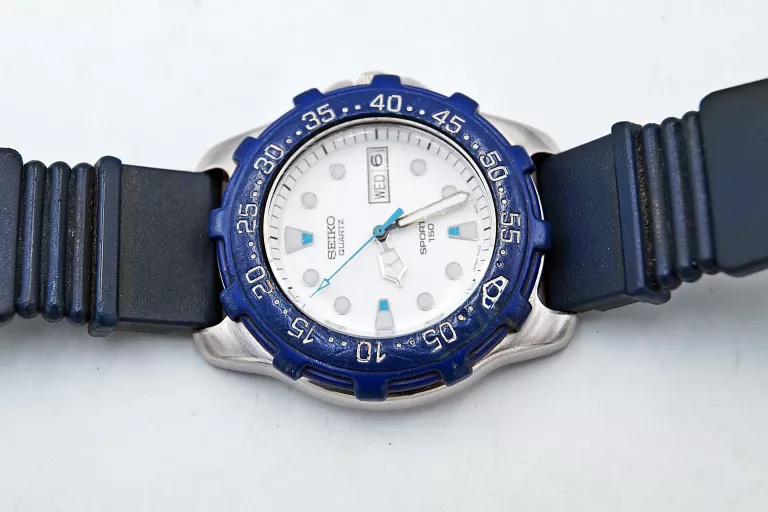 VINTAGE SEIKO DIVER SPORTS 150M BLUE BEZEL QUARTZ