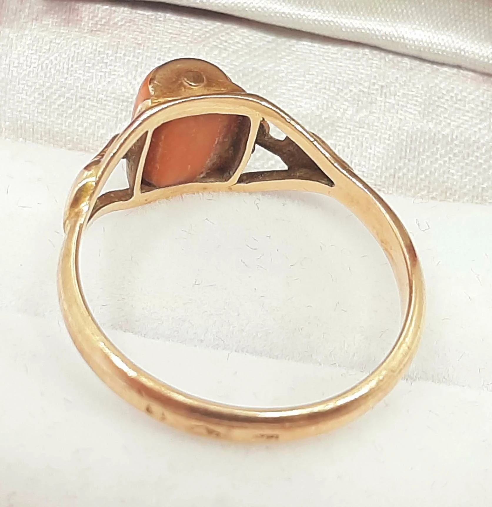 zloty-pierscionek-z-koralem-299-gram-pr585-rozmiar-17-stan-11323-2