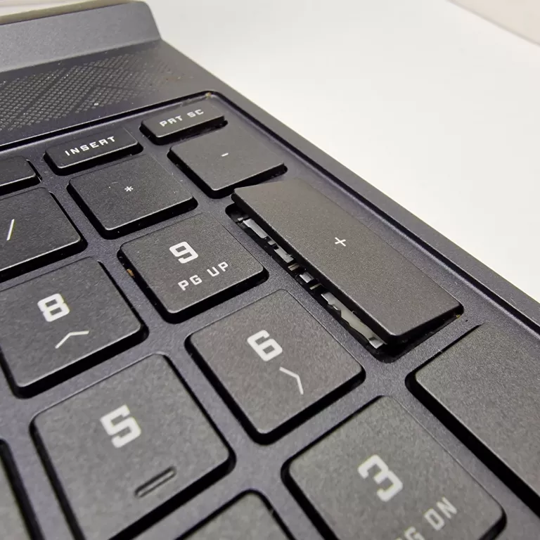 LAPTOP GAMINGOWY HP VICTUS 15-FB0142NW