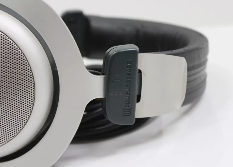 SŁUCHAWKI BEYERDYNAMIC DT-880 600