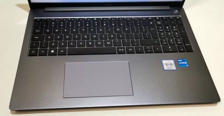 LAPTOP HUAWEI MATEBOOK D16