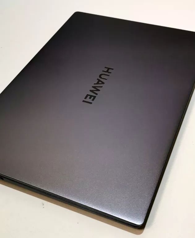 LAPTOP HUAWEI MATEBOOK D16