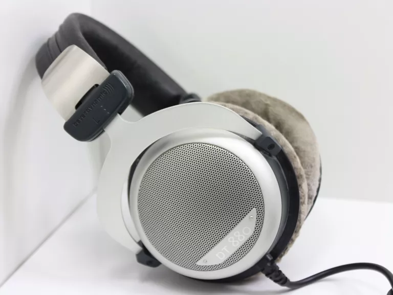 SŁUCHAWKI BEYERDYNAMIC DT-880 600