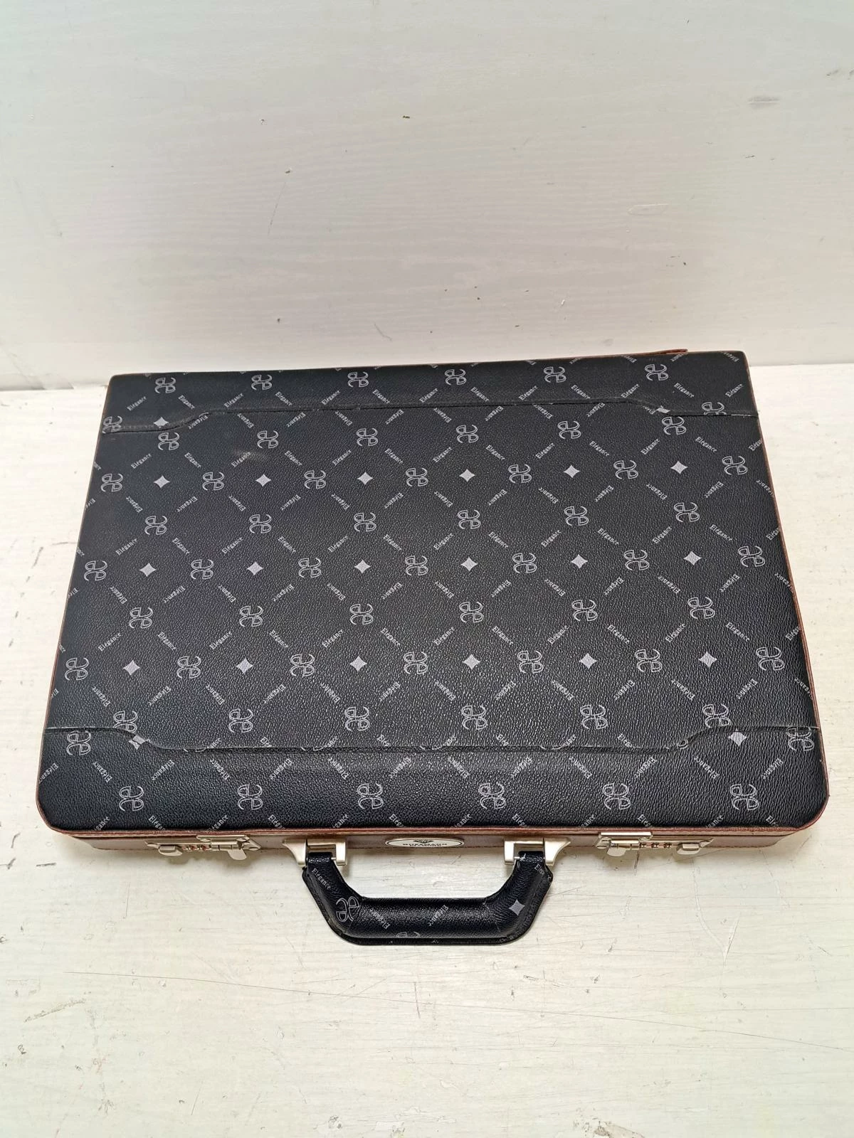 noze-kuchenne-w-walizce-zestaw-hoffner-opis-linia-elegance-komplet-sztuccow-na-prezent