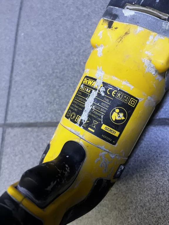 mlotowiertarka-dewalt-d25144k-900w-230v-opis-marka-dewalt