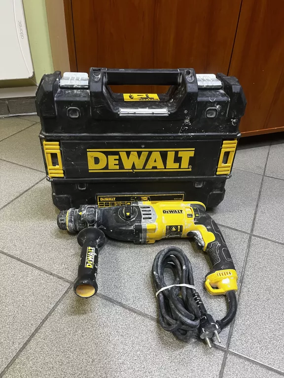 mlotowiertarka-dewalt-d25144k-900w-230v-opis-wyszynskiego-243-gniezno