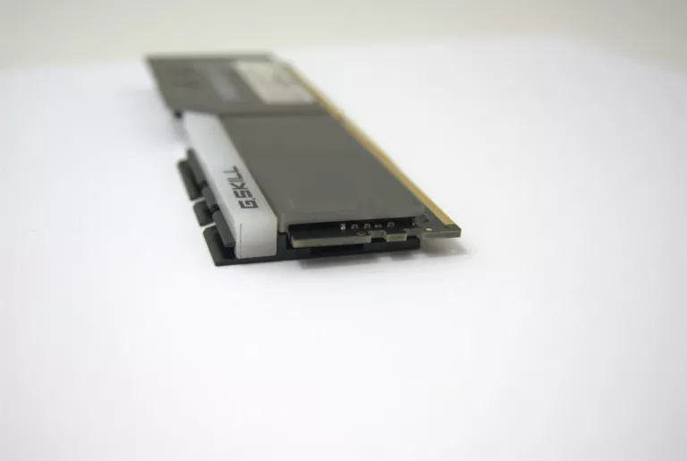 KOŚĆ RAM G.SKILL TRIDENT Z RGB 8GB DDR4