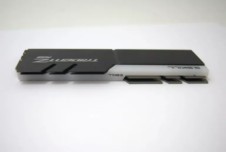 KOŚĆ RAM G.SKILL TRIDENT Z RGB 8GB DDR4