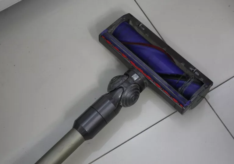 ODKURZACZ PIONOWY BEZPRZEWODOWY DYSON V8 MOTORHEAD