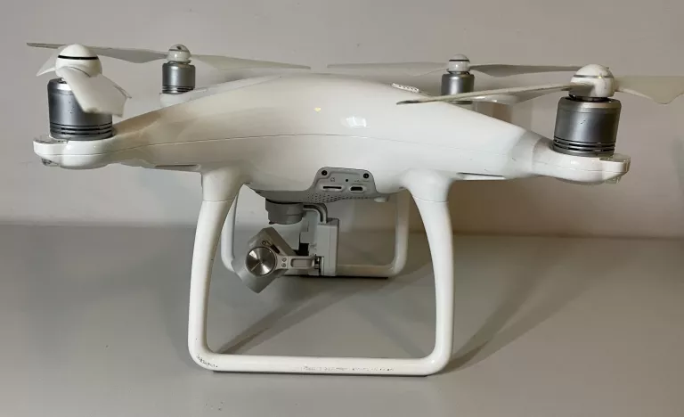 DRON DJI PHANTOM 4 WM330A ZESTAW