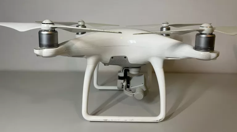 DRON DJI PHANTOM 4 WM330A ZESTAW