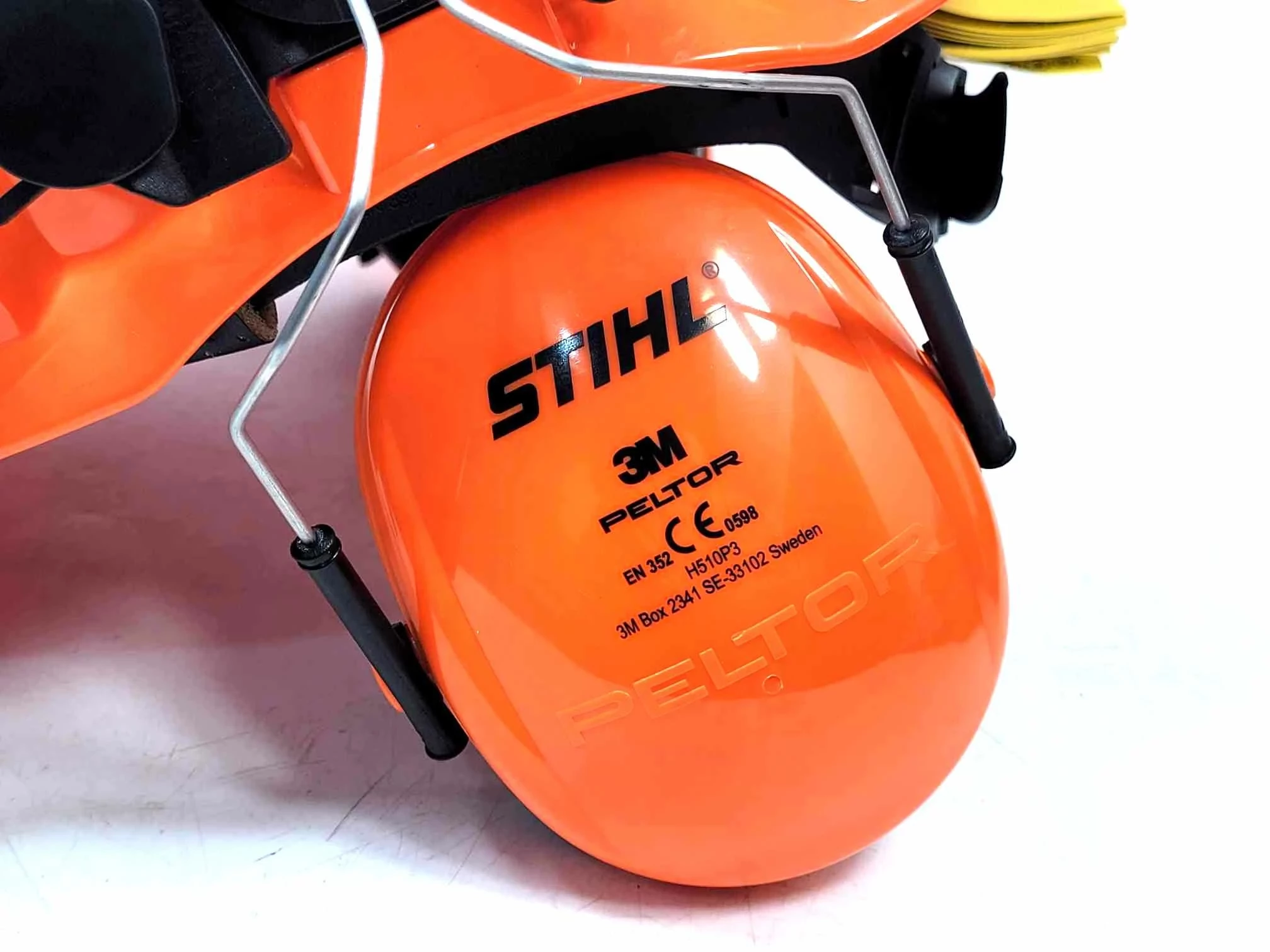 zestaw-dla-drwala-peltor-3m-kask-oslona-twarzy-oraz-nauszniki-stihl-stan-uzywany