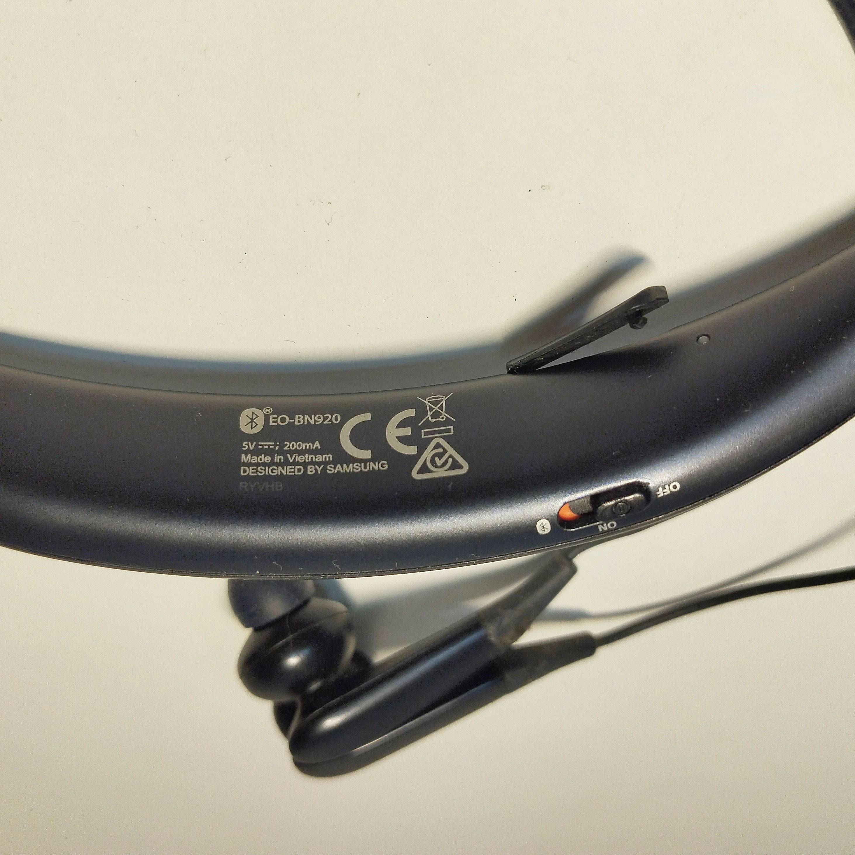 sluchawki-samsung-level-u-pro-pudelko-kolor-dominujacy-czarny