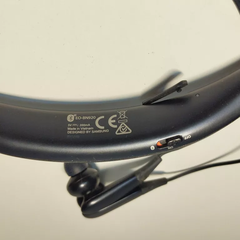 sluchawki-samsung-level-u-pro-pudelko-kolor-dominujacy-czarny