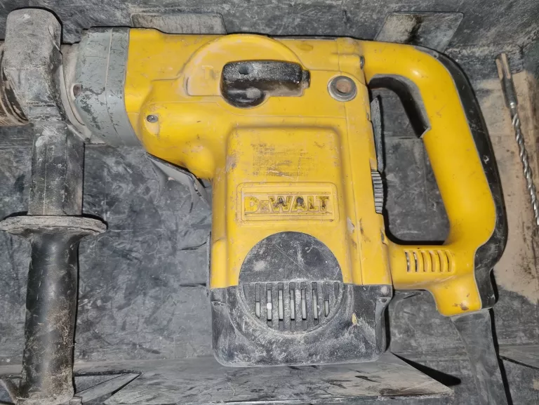 MŁOT UDAROWY DEWALT D25600K + WAL