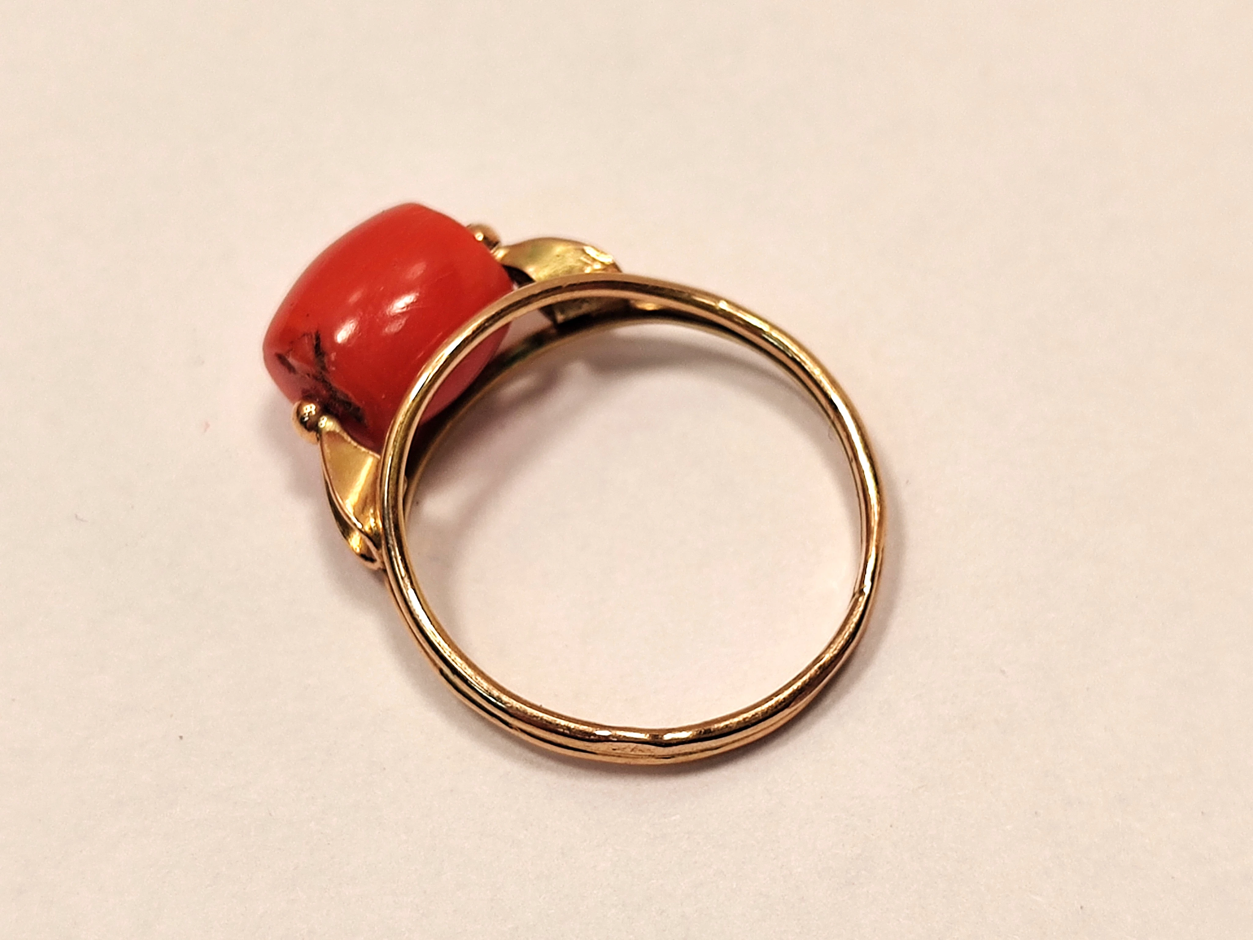 zloty-pierscionek-z-koralem-274g-r16-waga-133