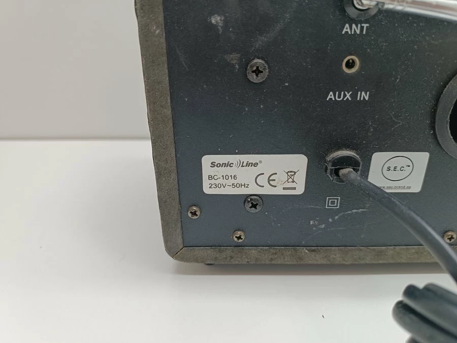 radio-czarne-marka-bez-marki