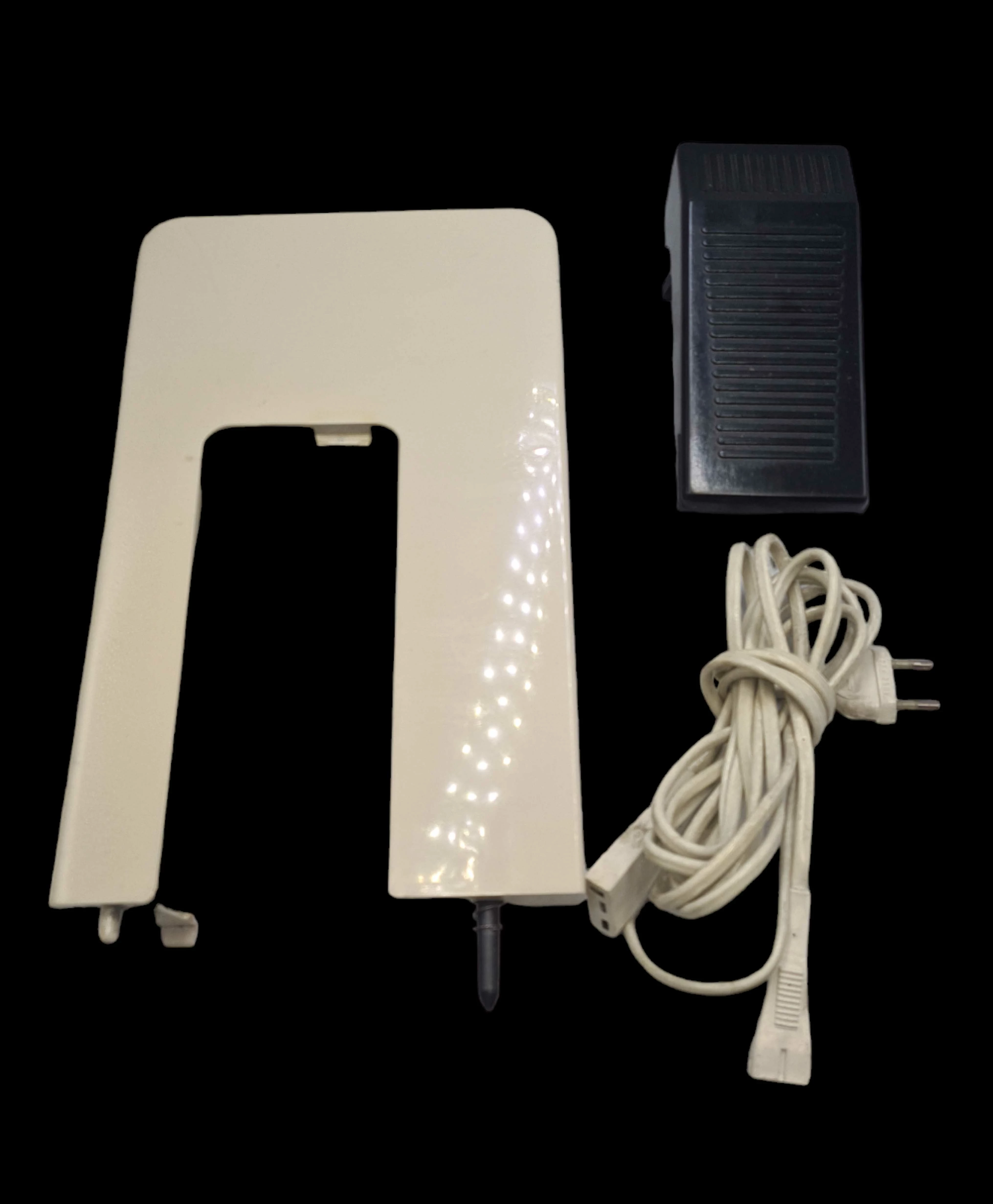 maszyna-do-szycia-lucznik-884-kolor-dominujacy-bezowybrazowy