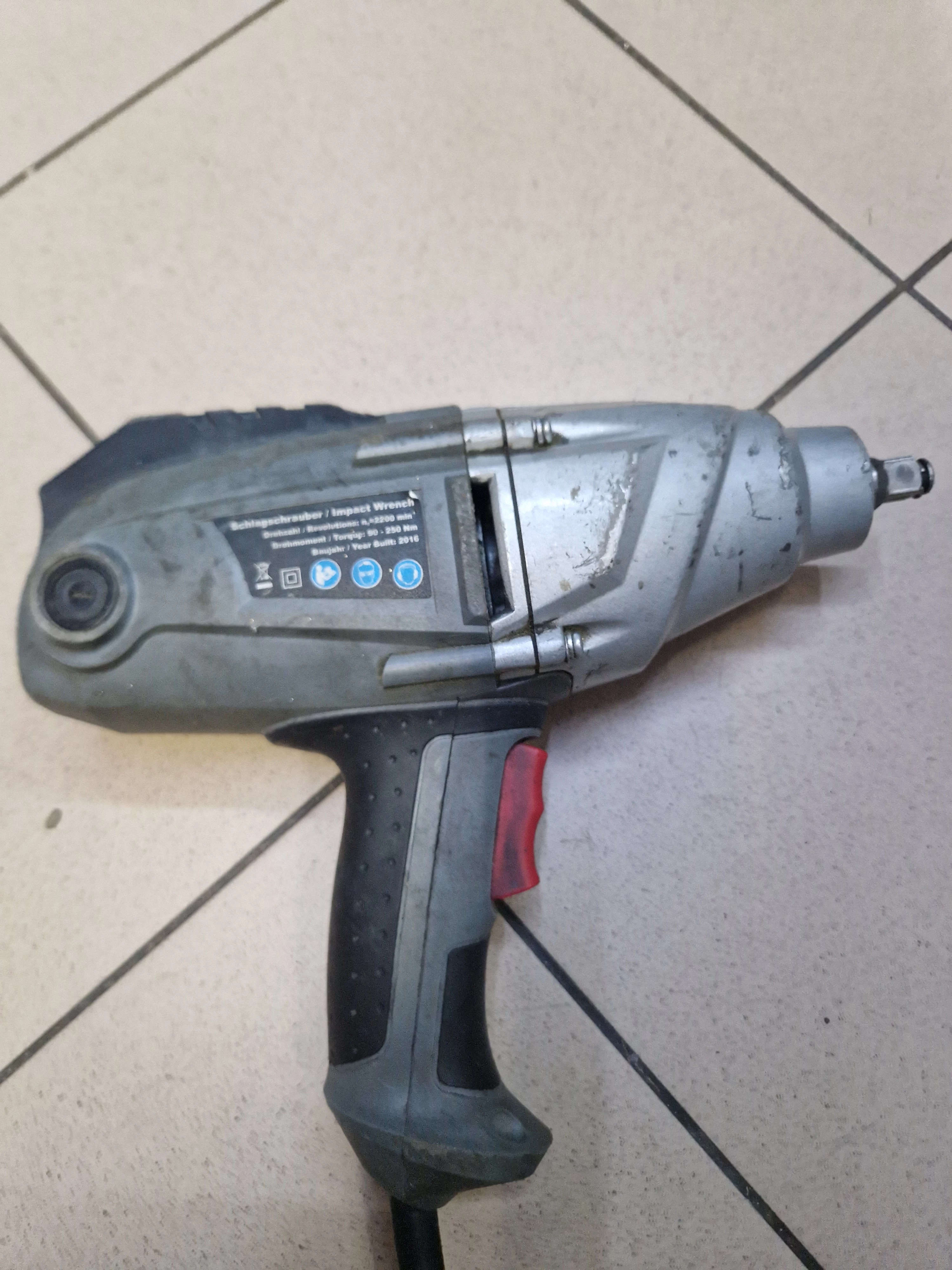 elektryczny-klucz-udarowy-westfalia-1050w-regulacja-lcd-stan-uzywany