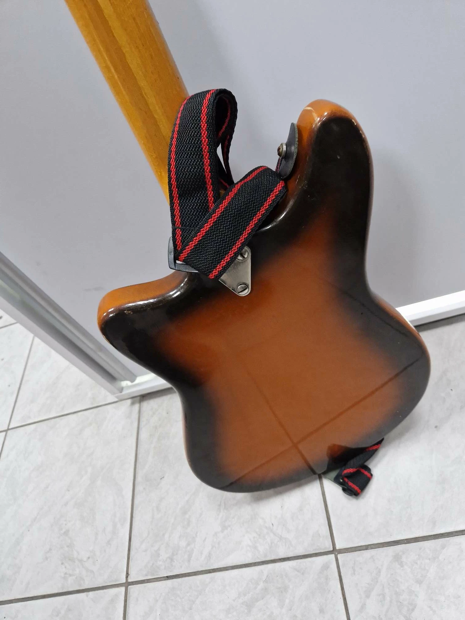 gitara-elektryczna-marka-bez-marki