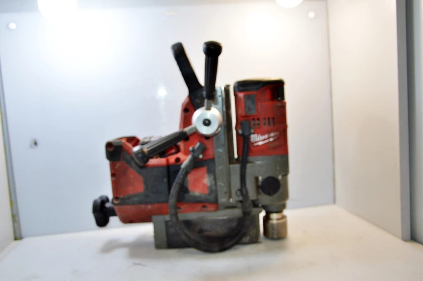 Système De Perçage Magnétique Milwaukee M18FMDP-0C – 18V, Capacité 38mm, Neuf