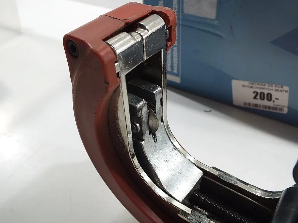 obcinak-do-rur-wydechowych-28-67mm-z-grzechotka-pud-marka-asta