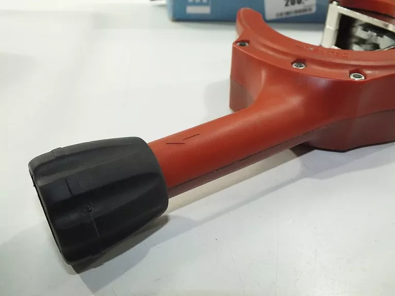 obcinak-do-rur-wydechowych-28-67mm-z-grzechotka-pud-stan-uzywany