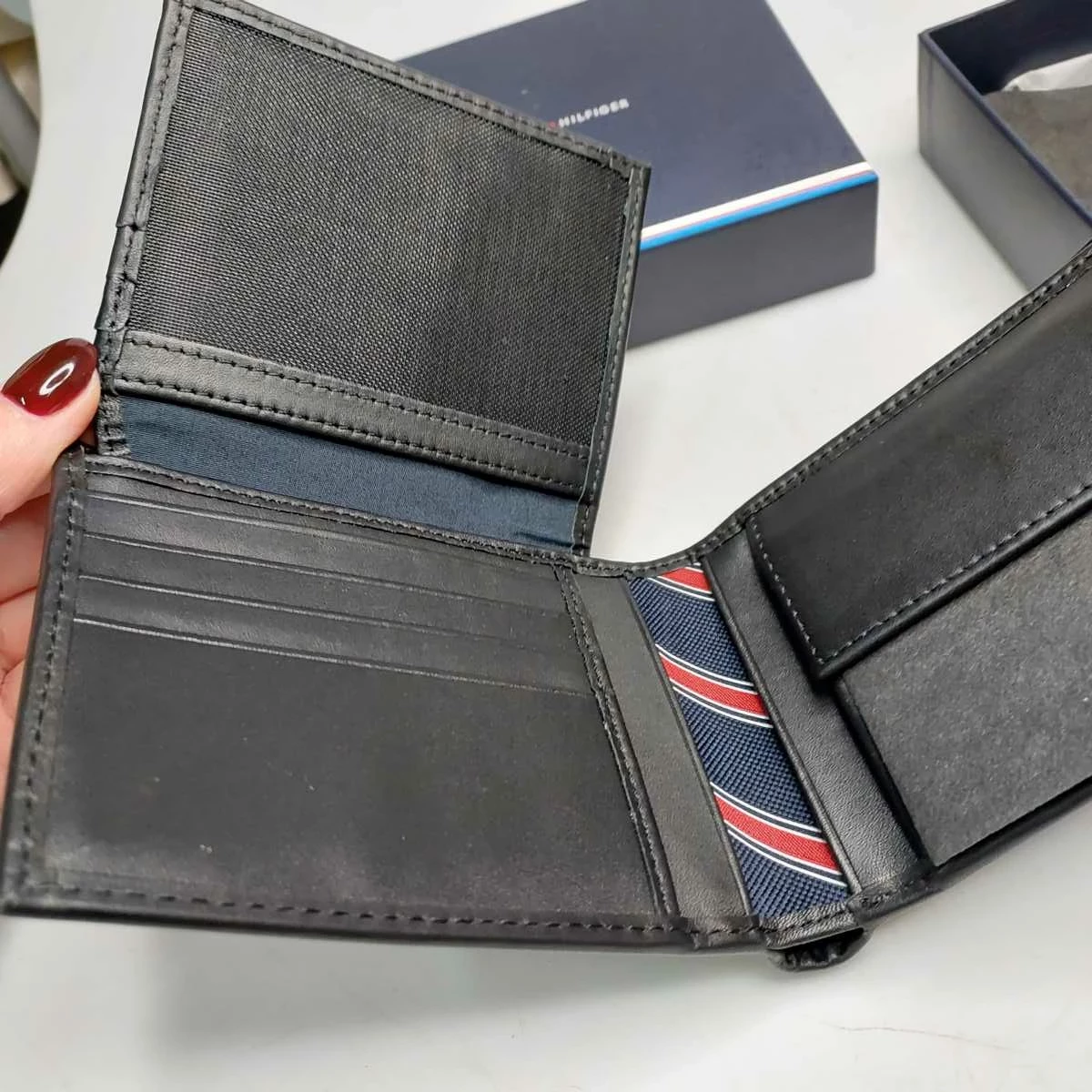 meski-skorzany-portfel-tommy-hilfiger-rodzaj-portfel