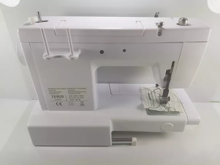 maszyna-do-szycia-tesco-kolor-dominujacy-bialy