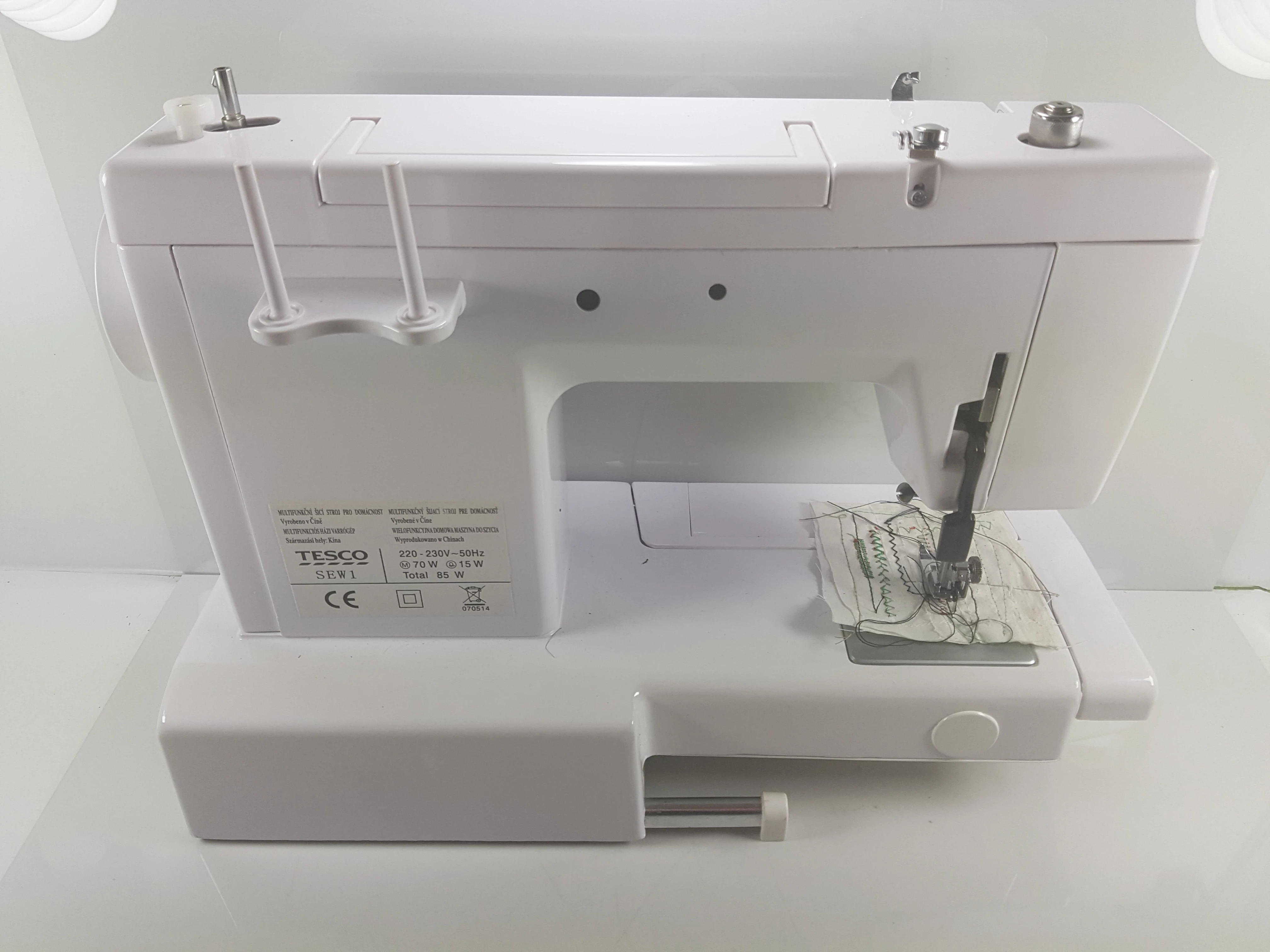 maszyna-do-szycia-tesco-kolor-dominujacy-bialy