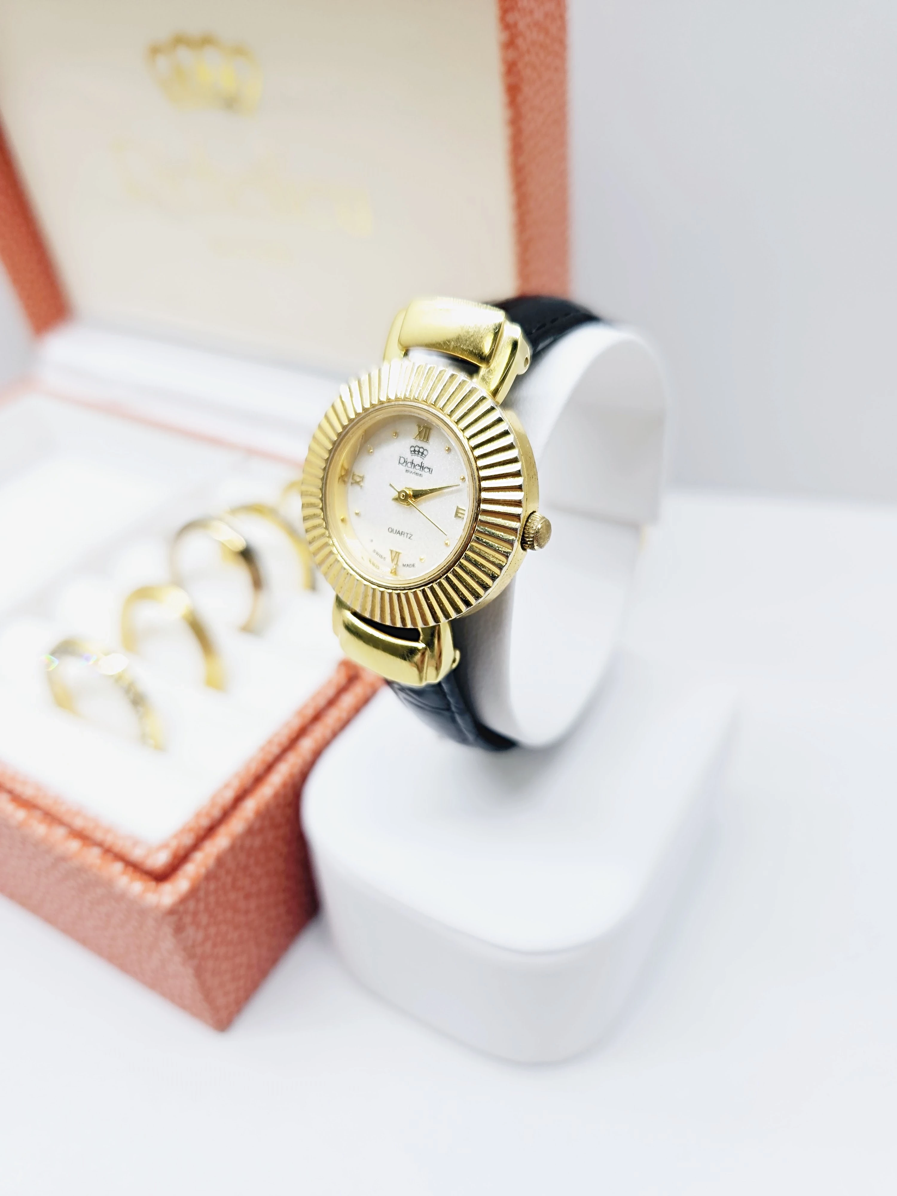 zegarek-damski-richelieu-swiss-ozdobny-typ-nareczny