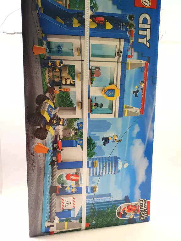 lego-city-60372-akademia-policyjna-wiek-dziecka-6-lat